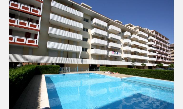 appartamenti HOLIDAY: piscina