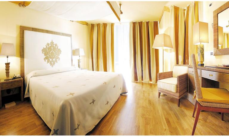 hotel GREIF: bedroom (example)
