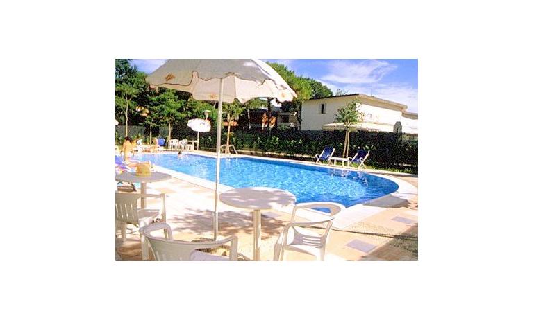 hotel HELVETIA: swimming-pool