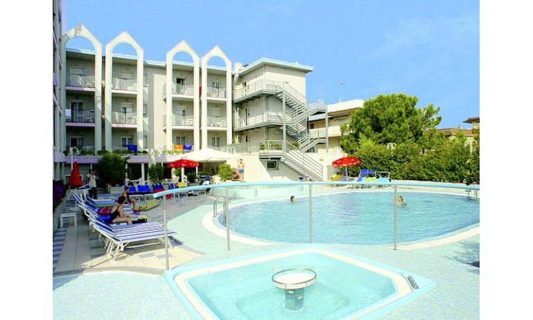 hotel PALACE: esterno con piscina