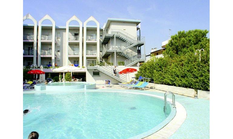 hotel PALACE: esterno con piscina