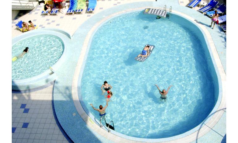 hotel PALACE: piscina