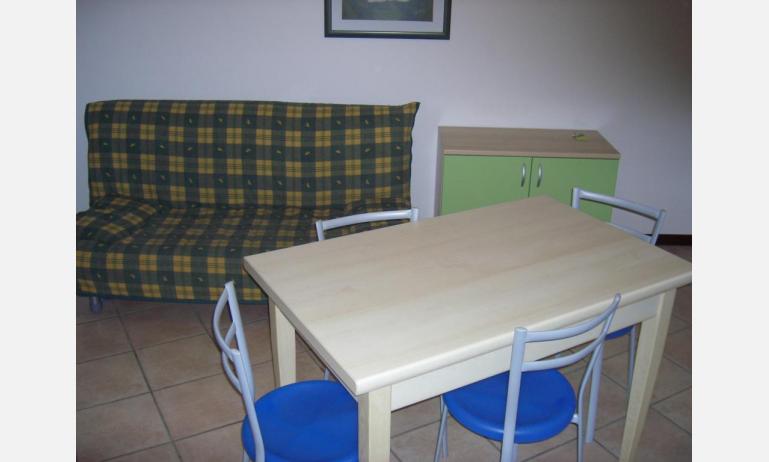 residence GIRASOLI: B5 - divano letto doppio (esempio)