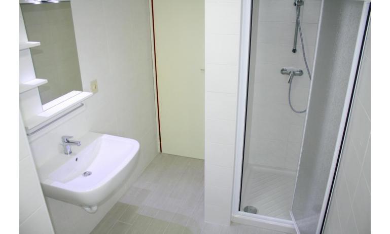 residence HOLIDAY VILLAGE: D8/VSL - box doccia