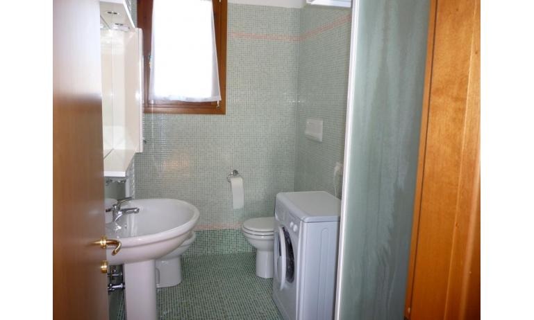 residence TULIPANI: C5 - bathroom (example)