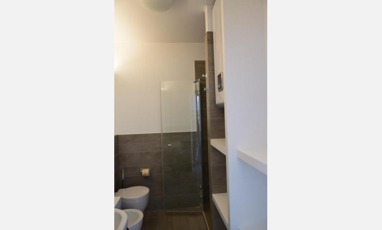 appartamenti LUNA: B5S/4 - bagno con box doccia (esempio)