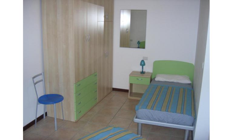 résidence GIRASOLI: C7 - chambre avec deux lits (exemple)