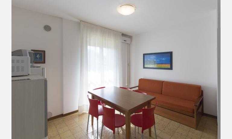 appartamenti LA ZATTERA: C6 - soggiorno (esempio)