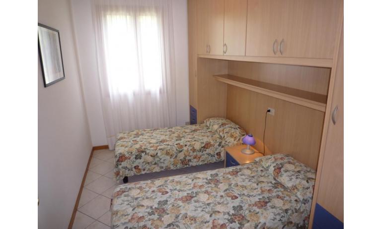 résidence LE BRICCOLE: C5/1 - chambre avec deux lits (exemple)