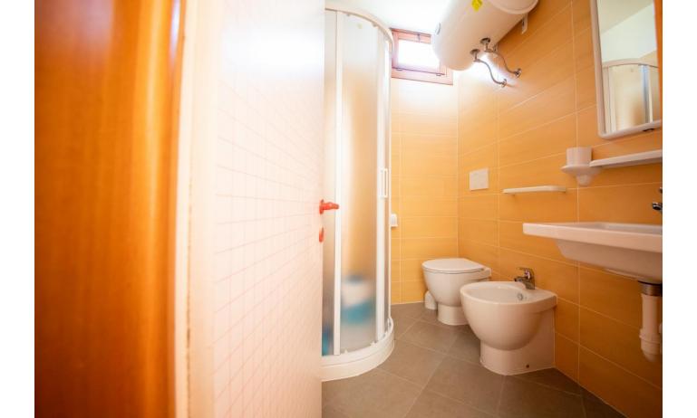 appartamenti CASTELLO: B4 - bagno con box doccia (esempio)