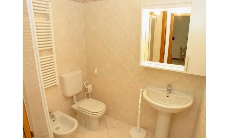 apartments TERME: B4 - bathroom (example)