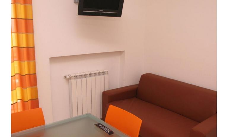 residence MEERBLICK: C5 F - divano letto singolo (esempio)