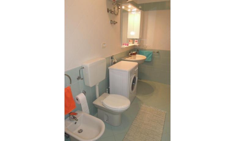 apartments ARGONAUTI: C7/2* - bathroom (example)