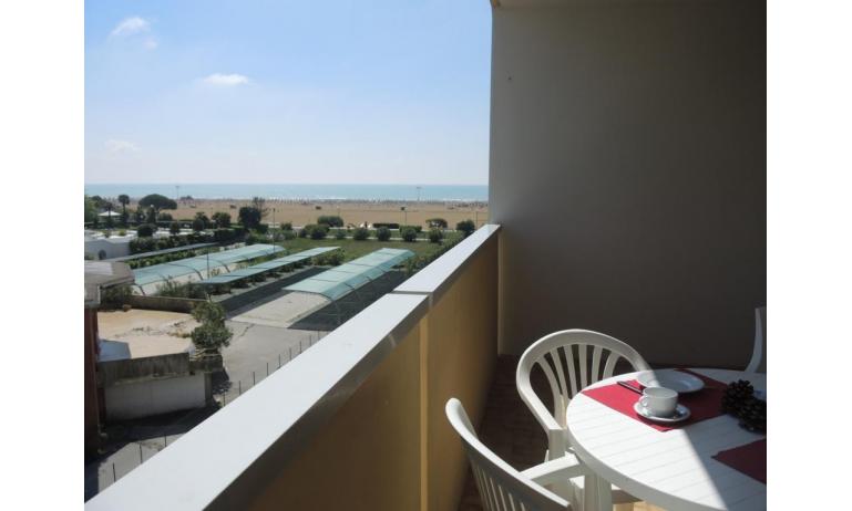 Residence ITACA: B6* - Balkon mit Meerblick (Beispiel)