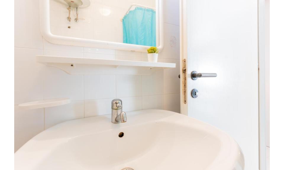 apartments MURANO: C6 - bathroom (example)