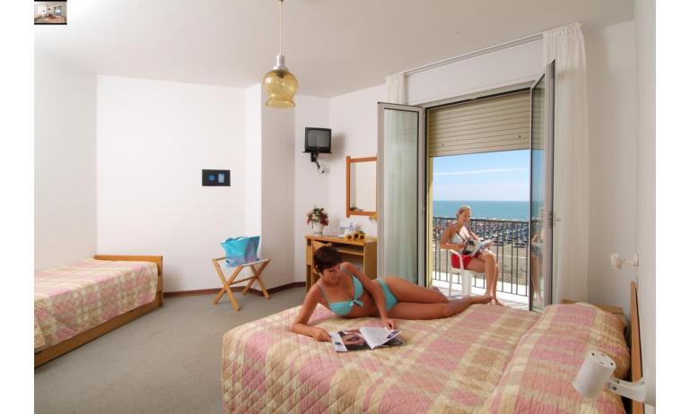 Hotel TOURING: Standard - Dreibettzimmer (Beispiel)