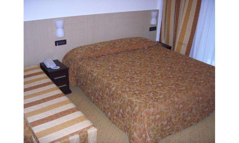 hôtel OLYMPUS: Standard - chambre à coucher (exemple)