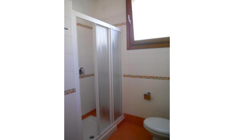 residence TULIPANO: B5 - shower enclosure