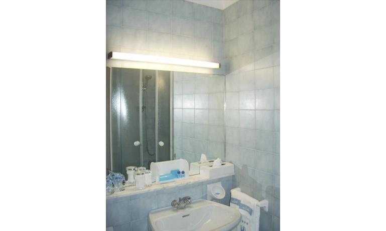 hotel CORALLO: Classic - bathroom (example)