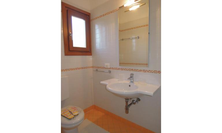 residence TULIPANO: D8 - bathroom (example)
