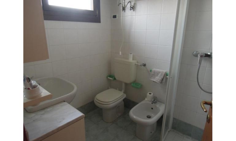 residence LIA: D7* - bagno con box doccia (esempio)