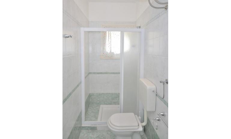 apartments VILLAGGIO MICHELANGELO: C6 - bathroom (example)