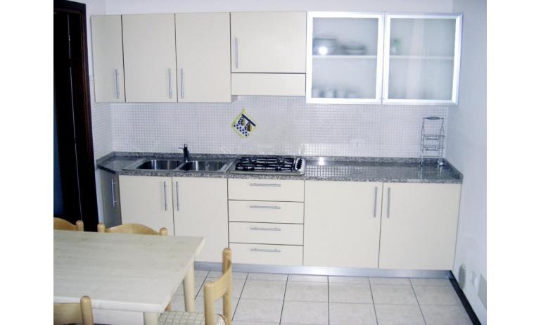residence LEOPARDI: B5/1* - angolo cottura (esempio)