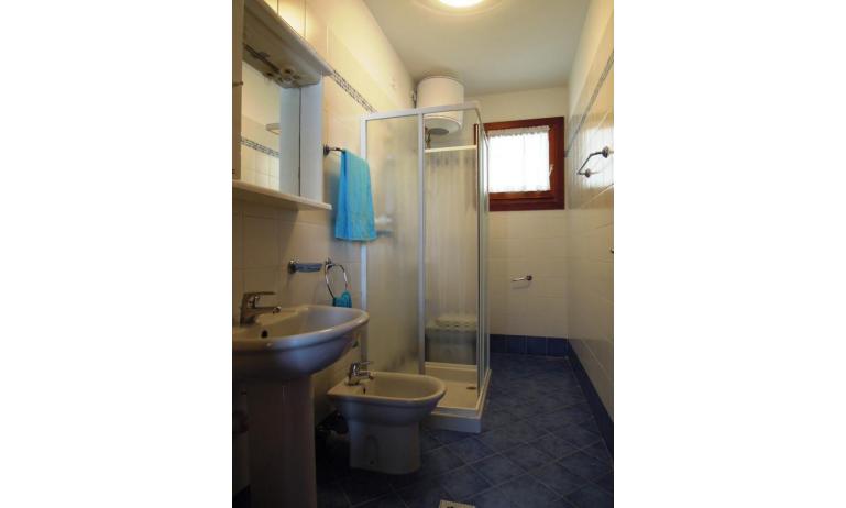 residence LEOPARDI: B5/1* - bagno con box doccia (esempio)
