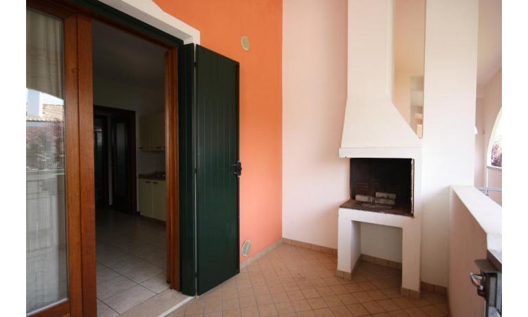 residence LEOPARDI: B5/1* - caminetto esterno (esempio)