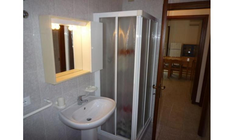 Residence NUOVO SILE: C6 - Badezimmer mit Duschkabine (Beispiel)