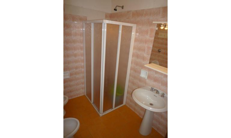 appartamenti ELLE: B5 - bagno con box doccia (esempio)