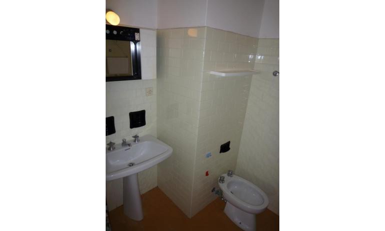 Ferienwohnungen GIARDINO: C6 - Badezimmer (Beispiel)