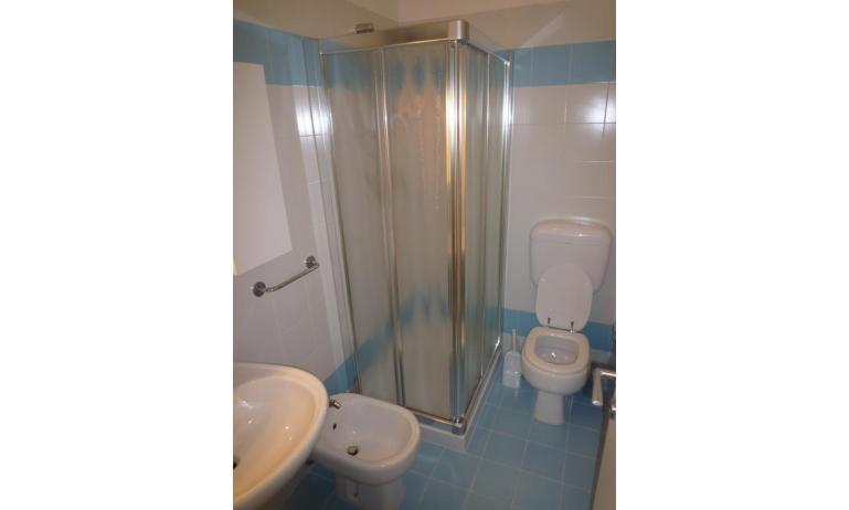 Residence RUBINO: B4 - Badezimmer mit Duschkabine (Beispiel)