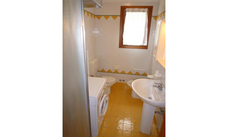 résidence SAN MARCO: C4/1 - salle de bain avec cabine de douche (exemple)