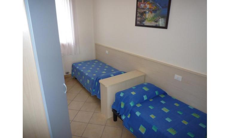résidence LE GINESTRE: C4 - chambre avec deux lits (exemple)