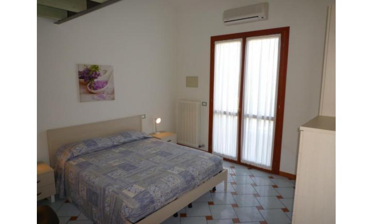 residence LE GINESTRE: C4 - bedroom (example)