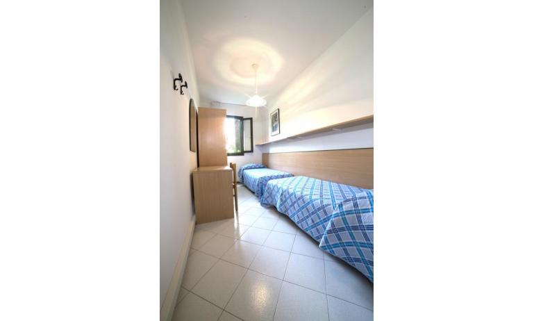 résidence PORTO SOLE: C4/1 - chambre avec deux lits (exemple)