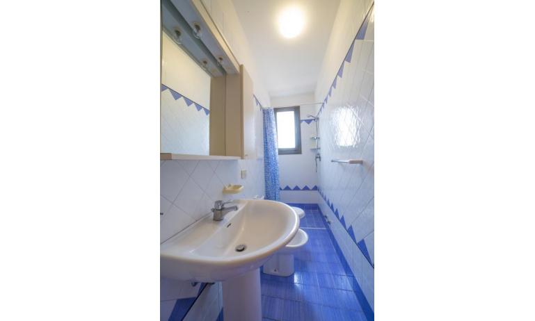 Residence PORTO SOLE: C4/1 - Badezimmer mit Duschvorhang (Beispiel)