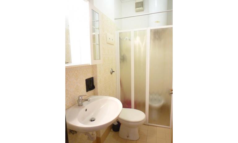 apartments LARA: C4 - bathroom with a shower enclosure (example)