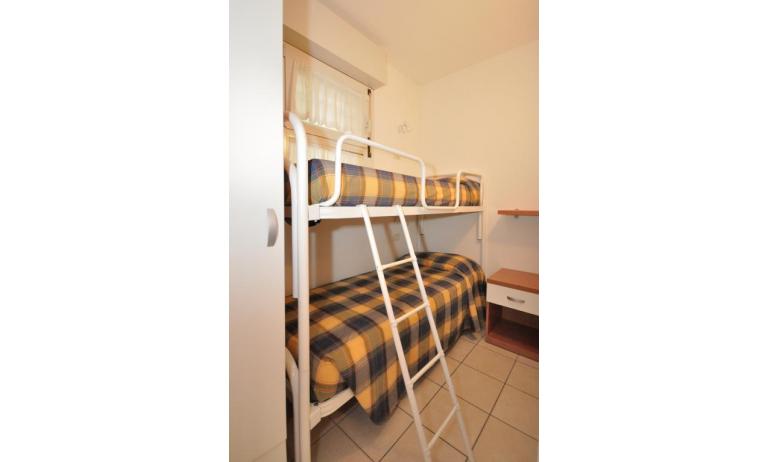 Ferienwohnungen MARA: C6/1 - Schlafzimmer mit Stockbett (Beispiel)