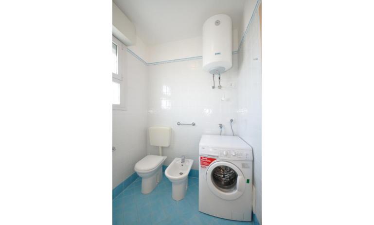 apartments MARA: C6/A - bathroom with washing machine (example)