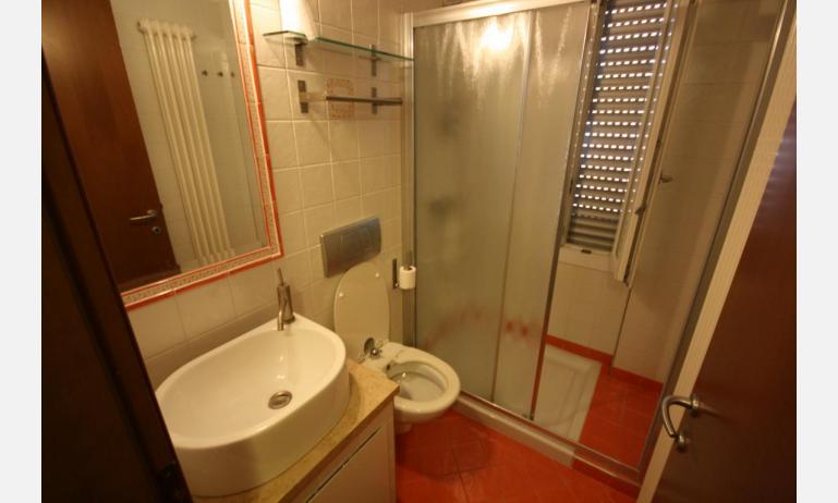 Residence KATJA: A4/N - Badezimmer mit Duschkabine (Beispiel)