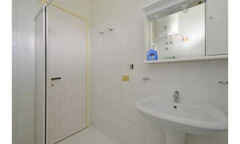 Residence PARCO HEMINGWAY: B4/H - Badezimmer mit Duschkabine (Beispiel)
