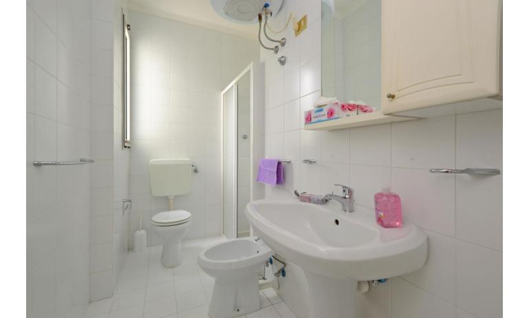 residence PARCO HEMINGWAY: B5/5H - bagno con box doccia (esempio)
