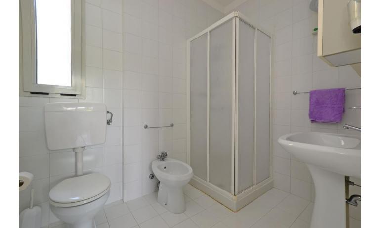 Residence PARCO HEMINGWAY: B5/H5 - Badezimmer mit Duschkabine (Beispiel)