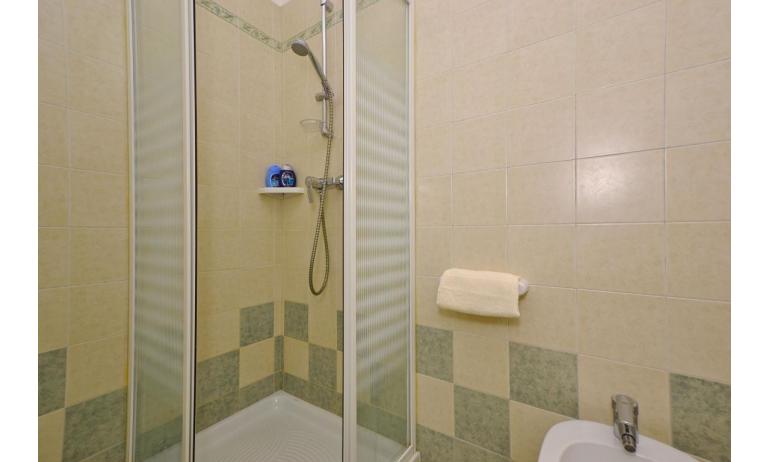apartments VERDE: A2 - shower enclosure