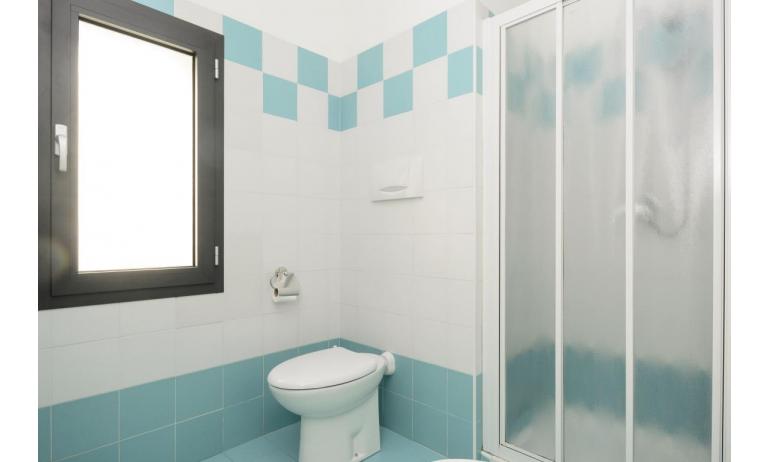 Ferienwohnungen VERDE: C6 - Badezimmer mit Duschkabine (Beispiel)