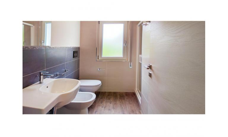 appartamenti MADDALENA: C6 - bagno con box doccia (esempio)