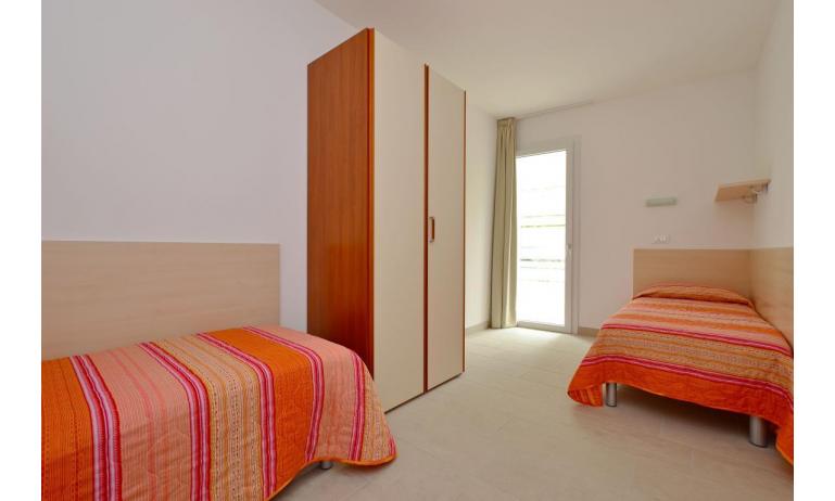 appartament FIORE: C7 - chambre avec deux lits (exemple)
