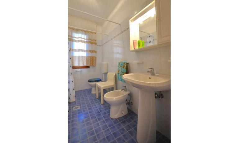 villaggio ACERI: B5 - bathroom (example)